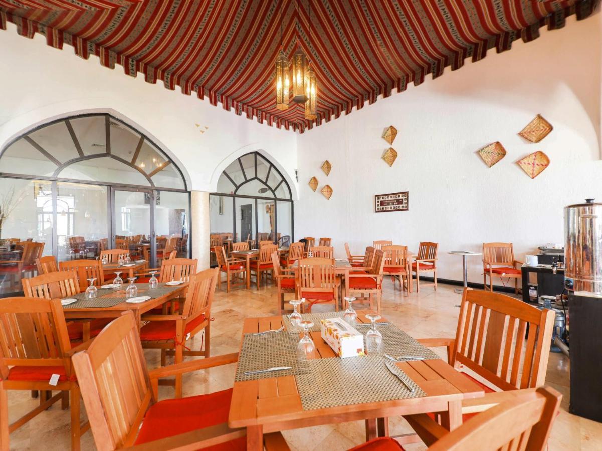 Capital O133 Al Sawadi Beach Resort & Spa Barka Εξωτερικό φωτογραφία
