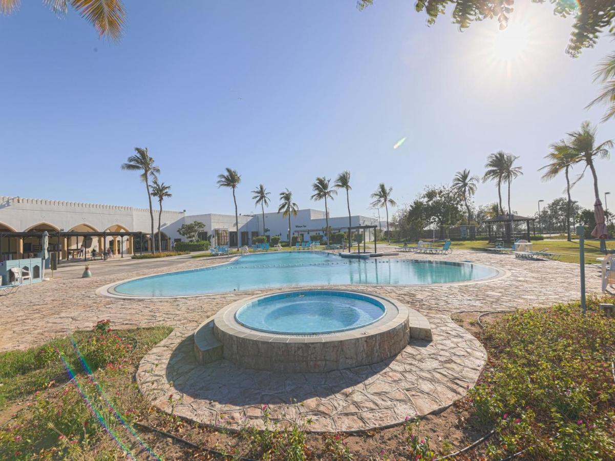 Capital O133 Al Sawadi Beach Resort & Spa Barka Εξωτερικό φωτογραφία