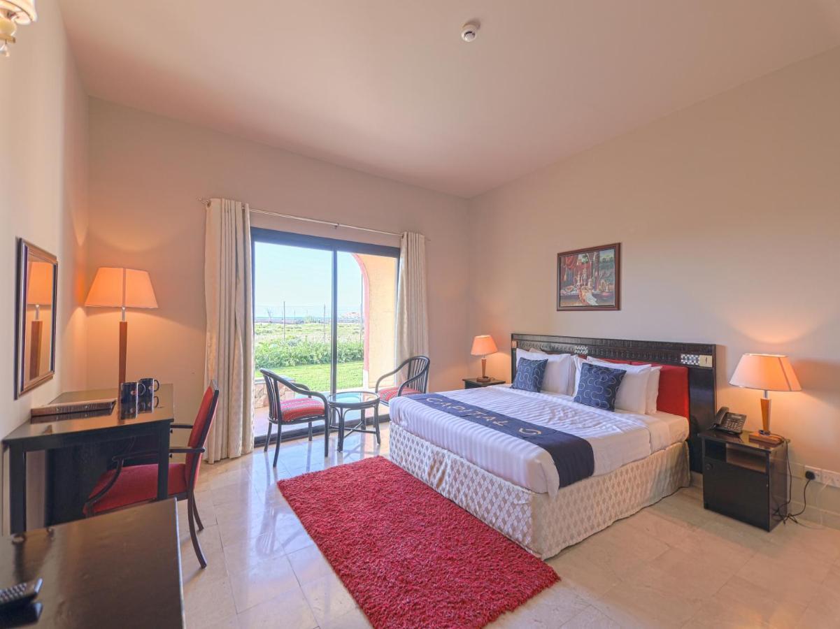 Capital O133 Al Sawadi Beach Resort & Spa Barka Εξωτερικό φωτογραφία
