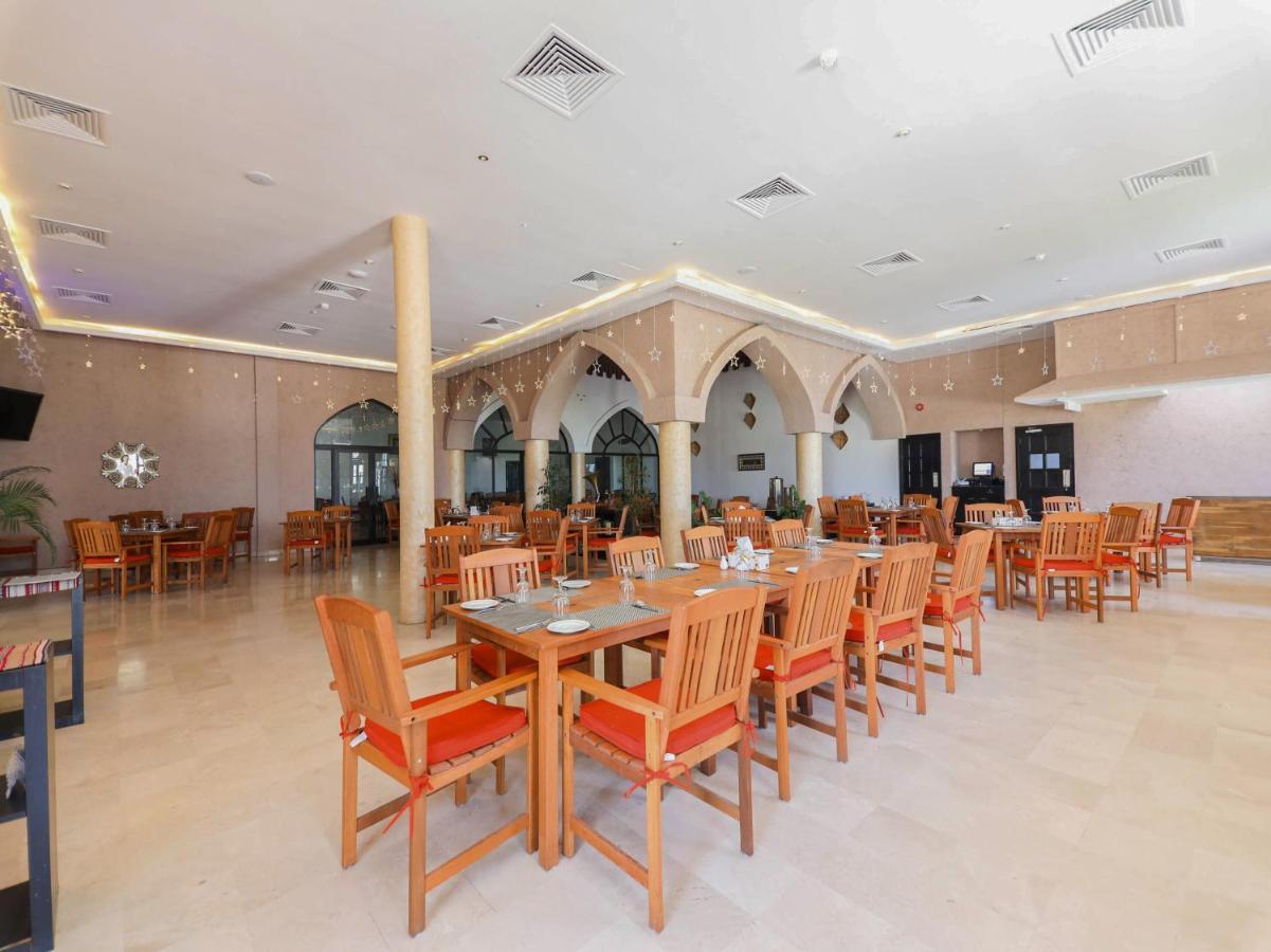 Capital O133 Al Sawadi Beach Resort & Spa Barka Εξωτερικό φωτογραφία